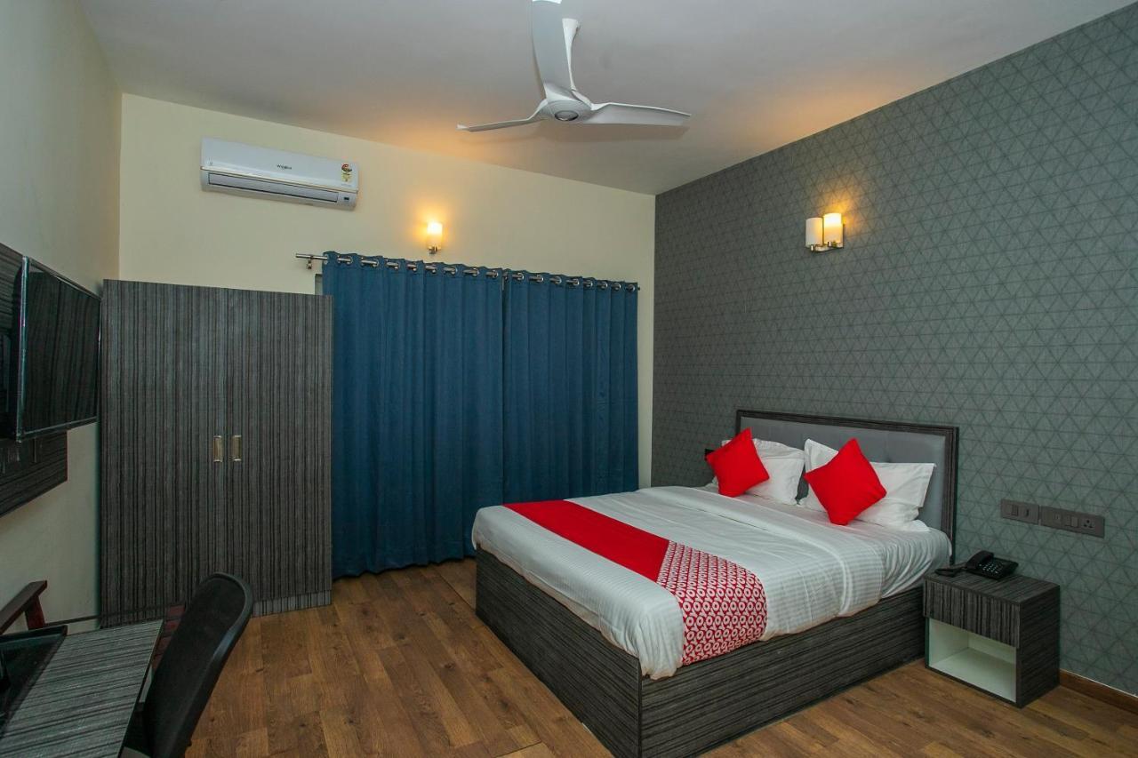 Collection O Premium Eden Au Lac Near Sri Someshwara Swami Temple Bangalore Exterior foto
