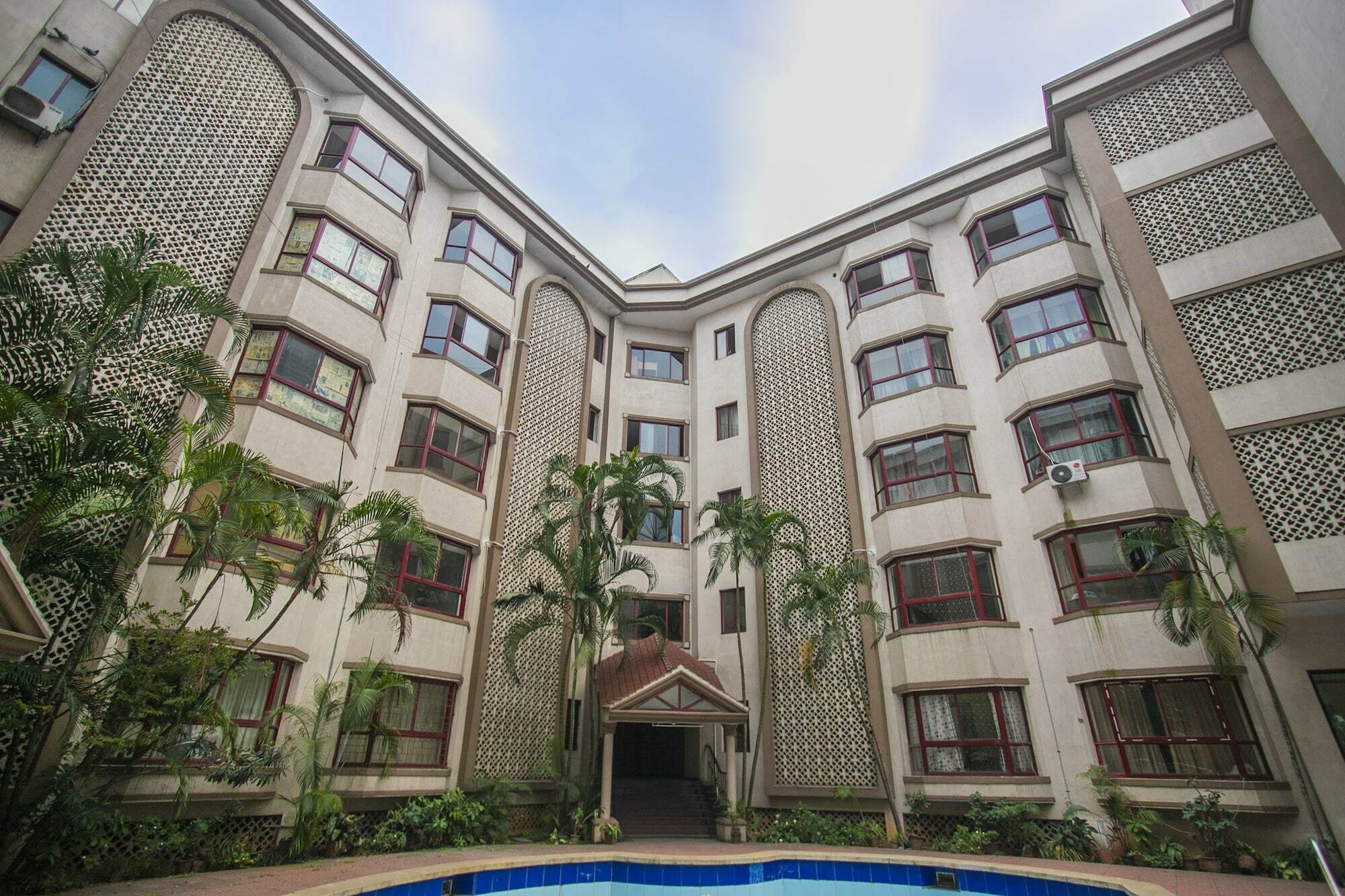 Collection O Premium Eden Au Lac Near Sri Someshwara Swami Temple Bangalore Exterior foto